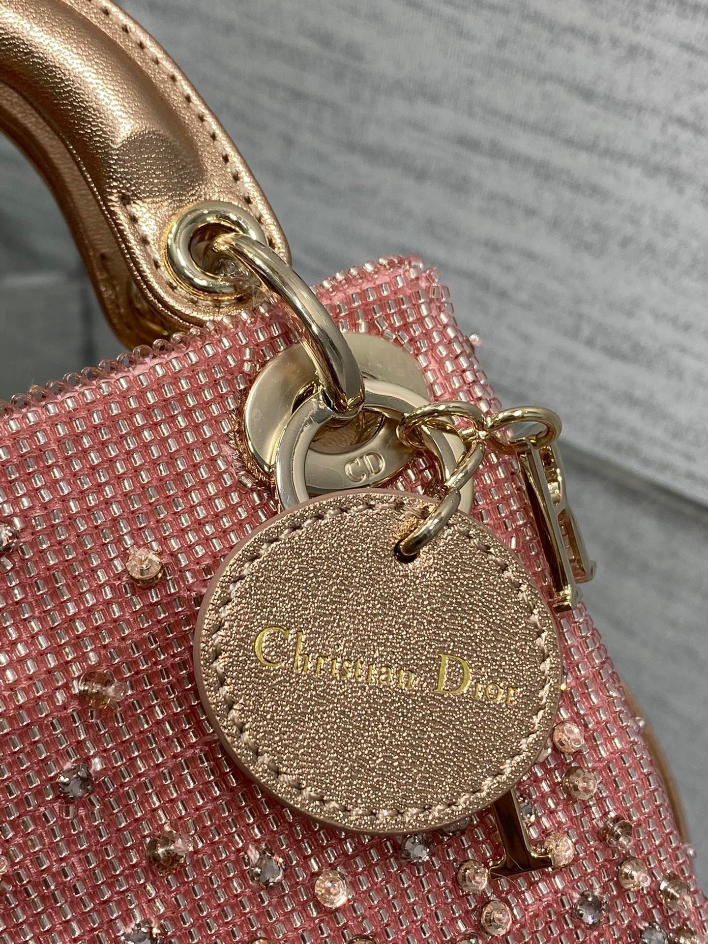 15FEF639-EF1C-4836-B47F-47046F329F7C