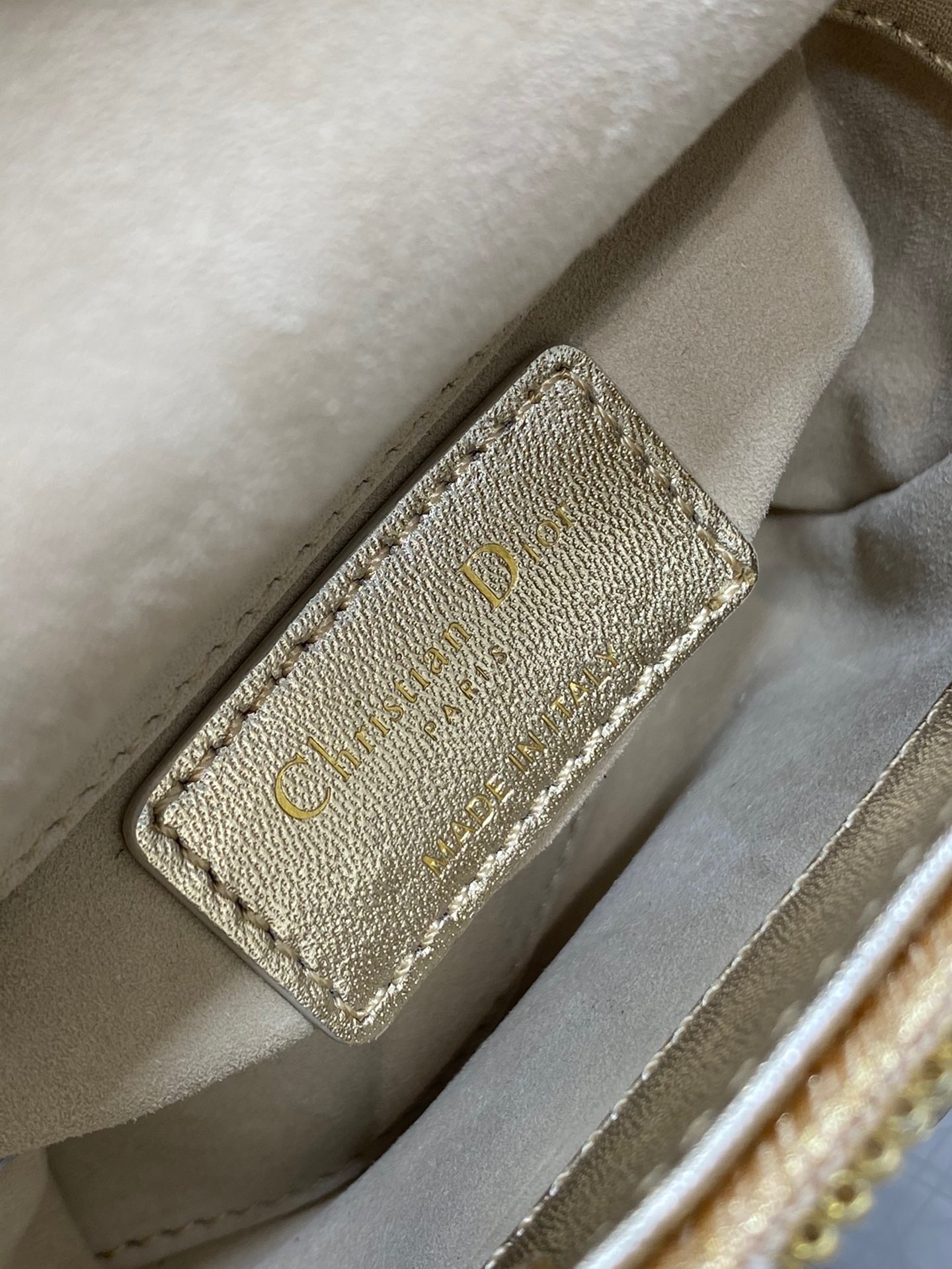 FA5419D2-7828-404A-8465-46BA52C7CB0B