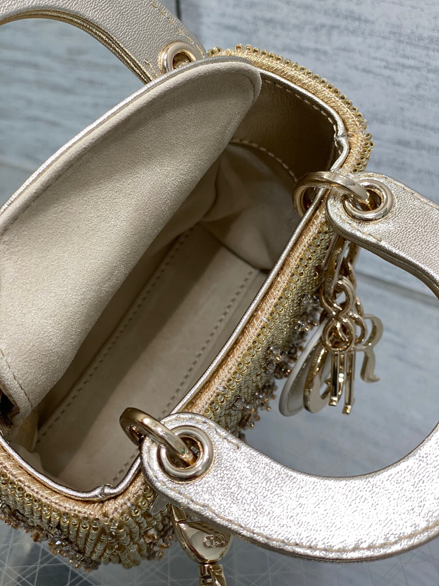 AFFB11BC-FCB6-456F-8B24-9916039BE1E2