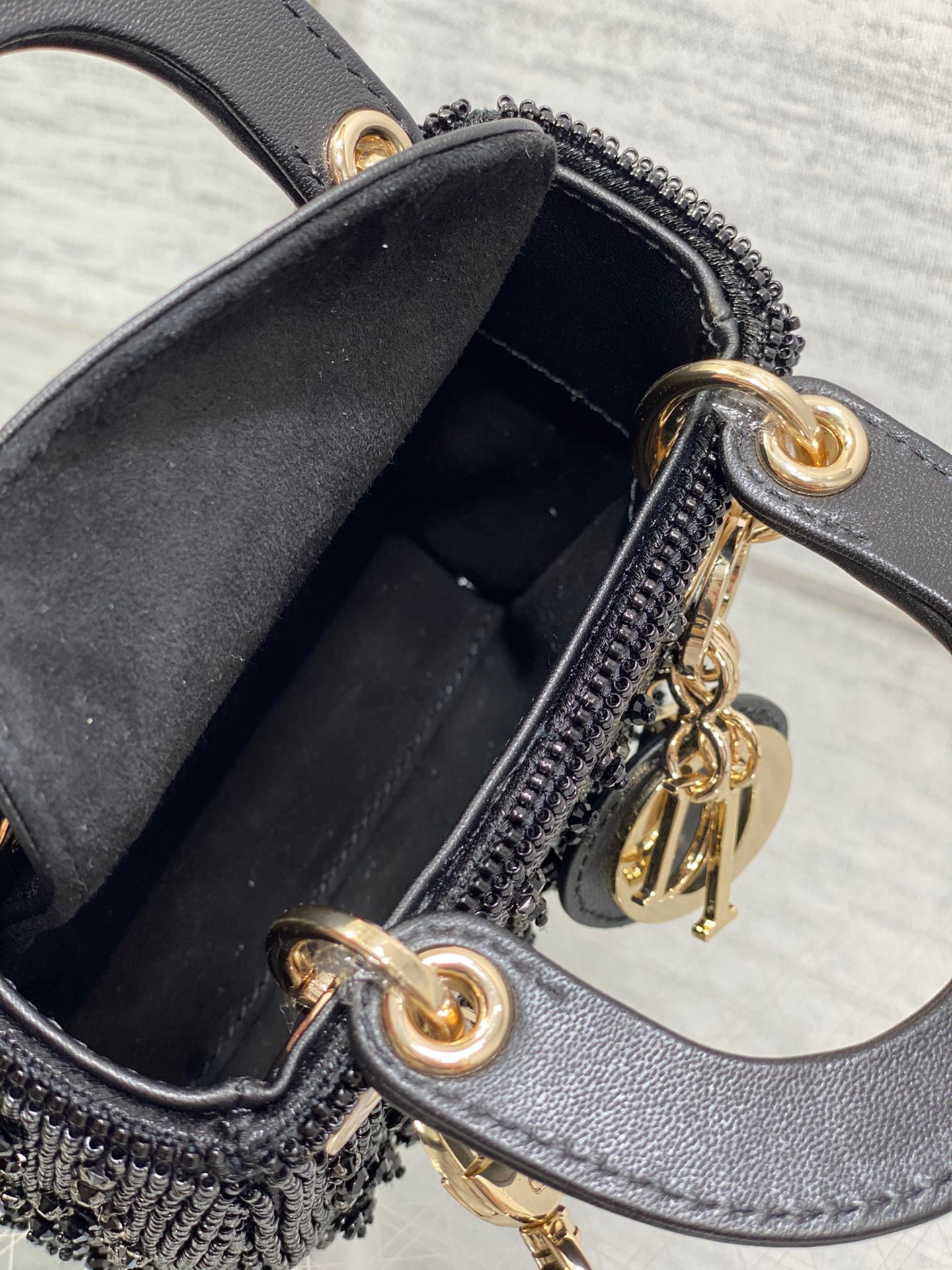 26D43512-E74E-469F-B24A-6999DBE96B60