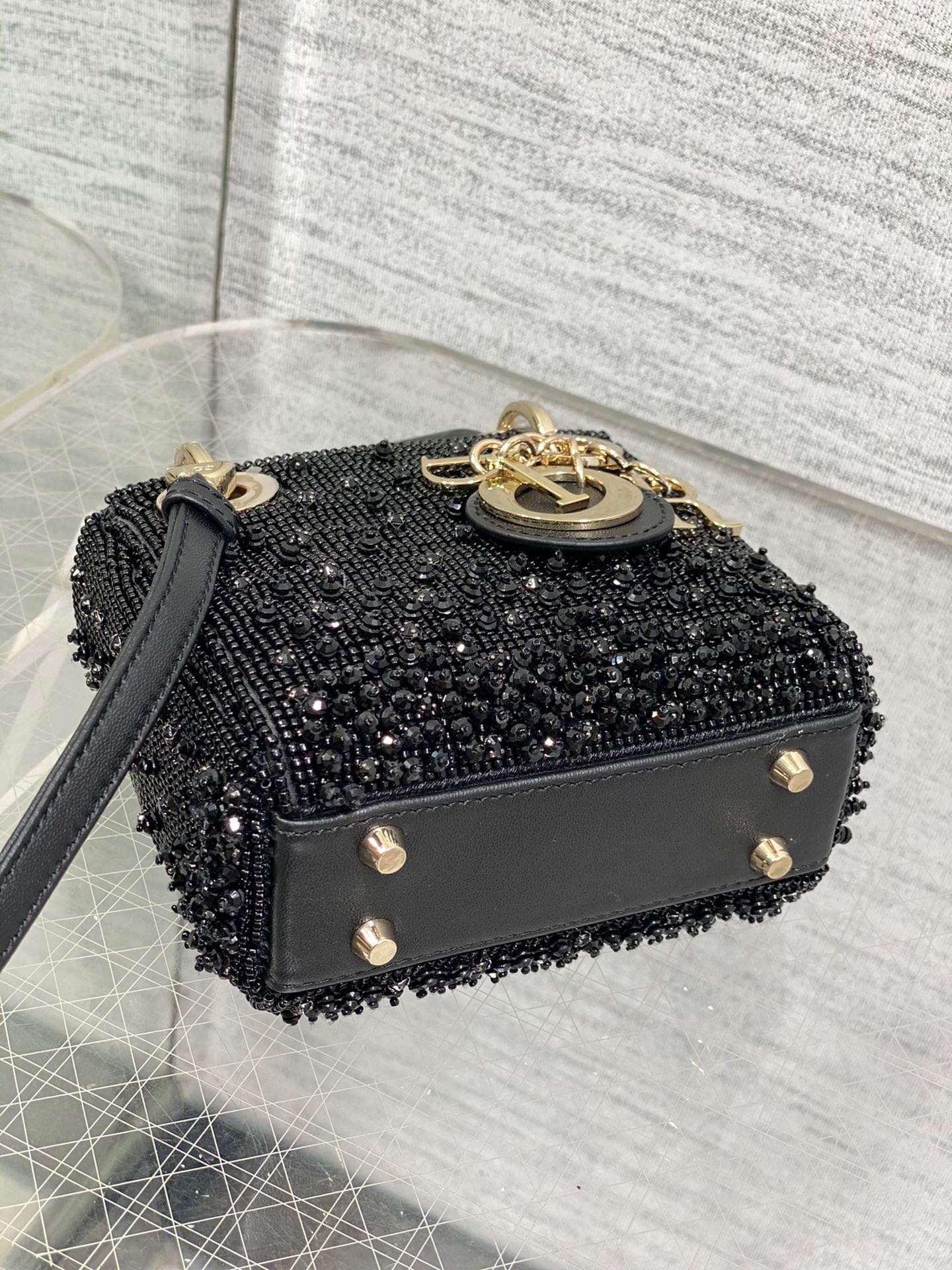 7E963453-8C1B-43CF-B44B-7EA7CB230DB1