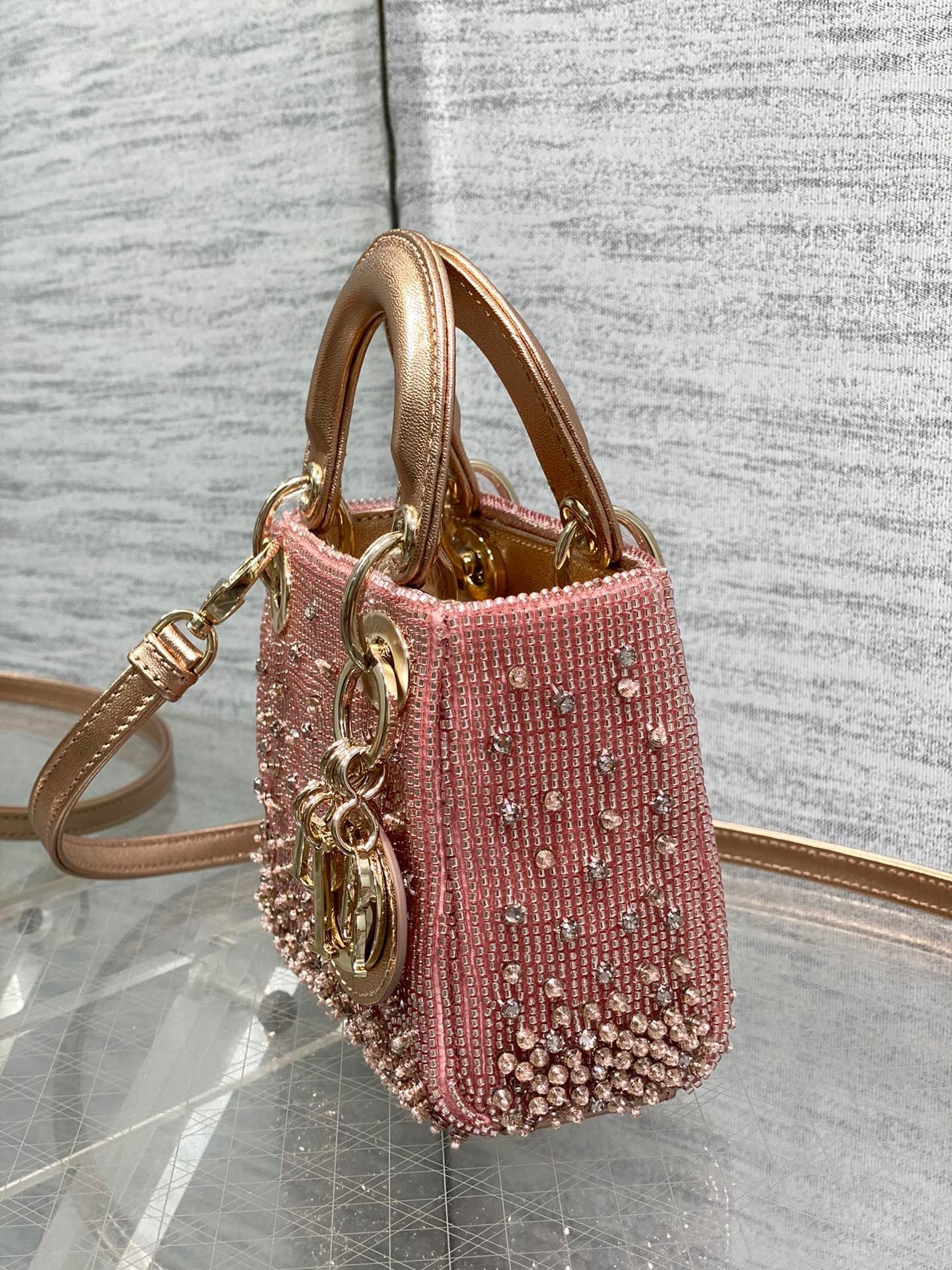 7DC14823-07F8-4C20-9A89-8F75A545B25D