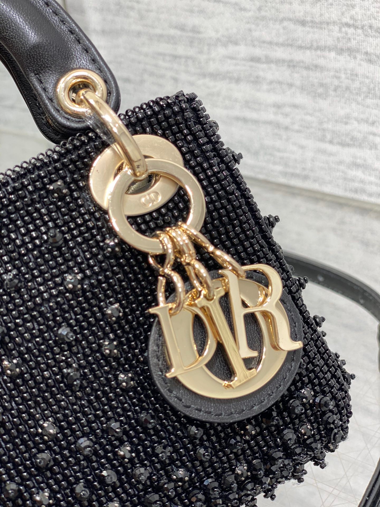 885C7F31-08F4-4ED6-8849-A081B2BDFA79