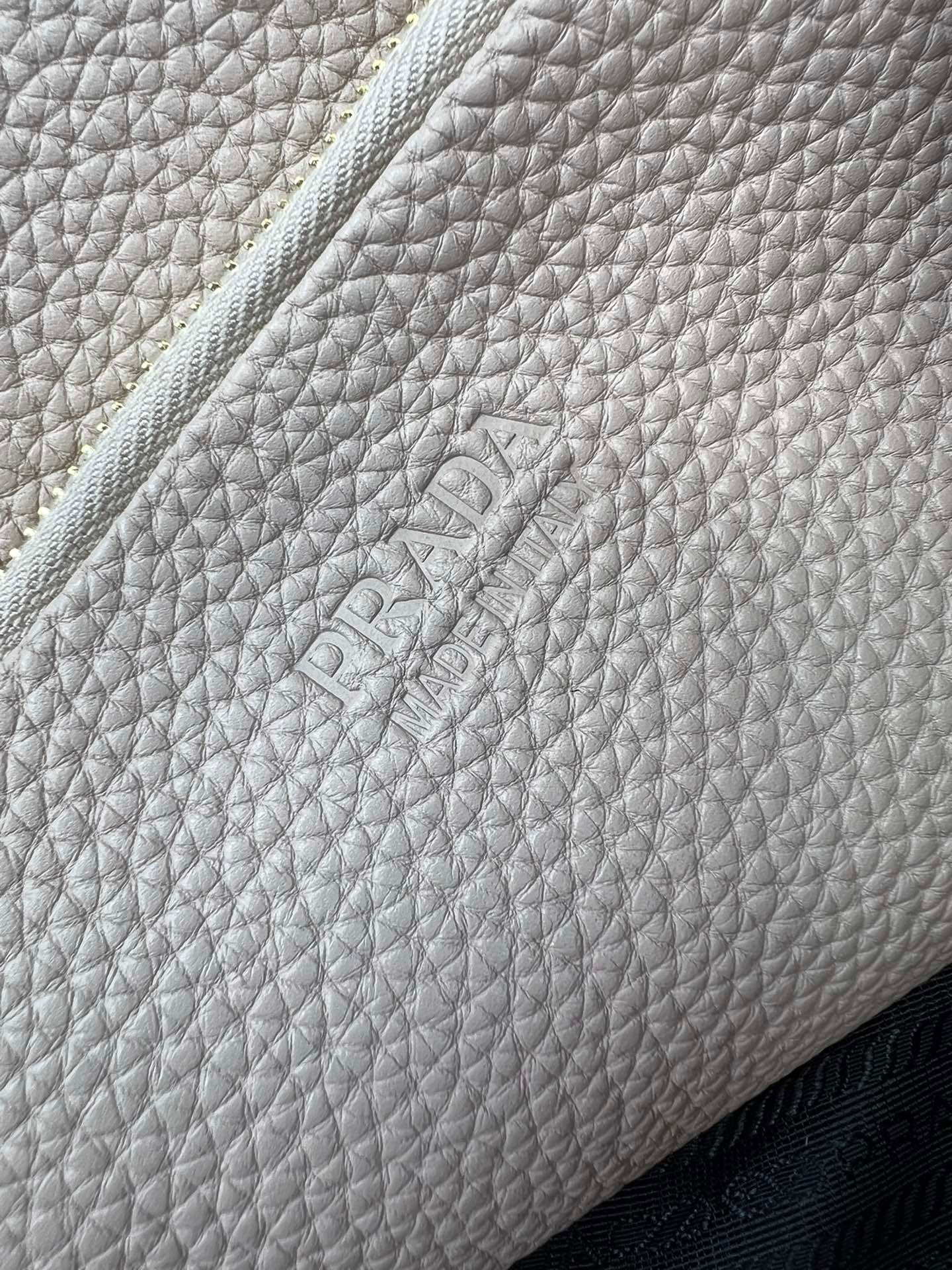 B48534D8-BB4F-4A64-8377-EB40529617EB