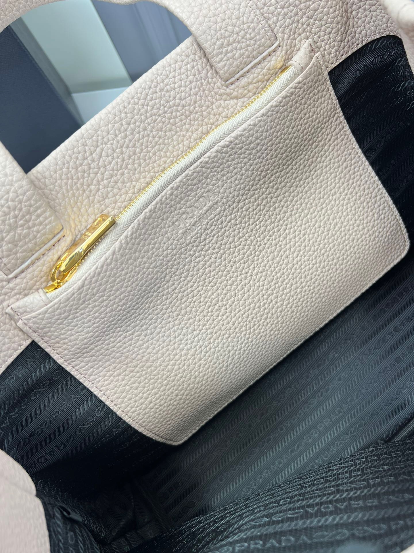 B314F6CA-C9A6-4F35-8A6E-965372811B6B