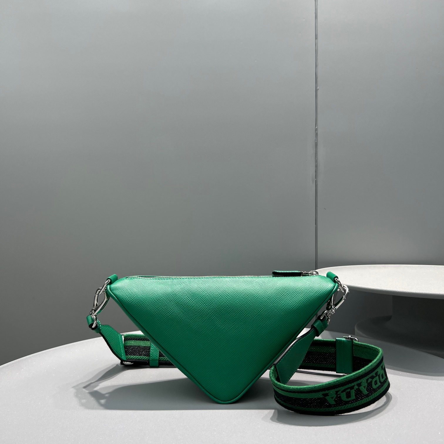 8F02C7D6-6AD6-4B2C-8528-94E85341F861