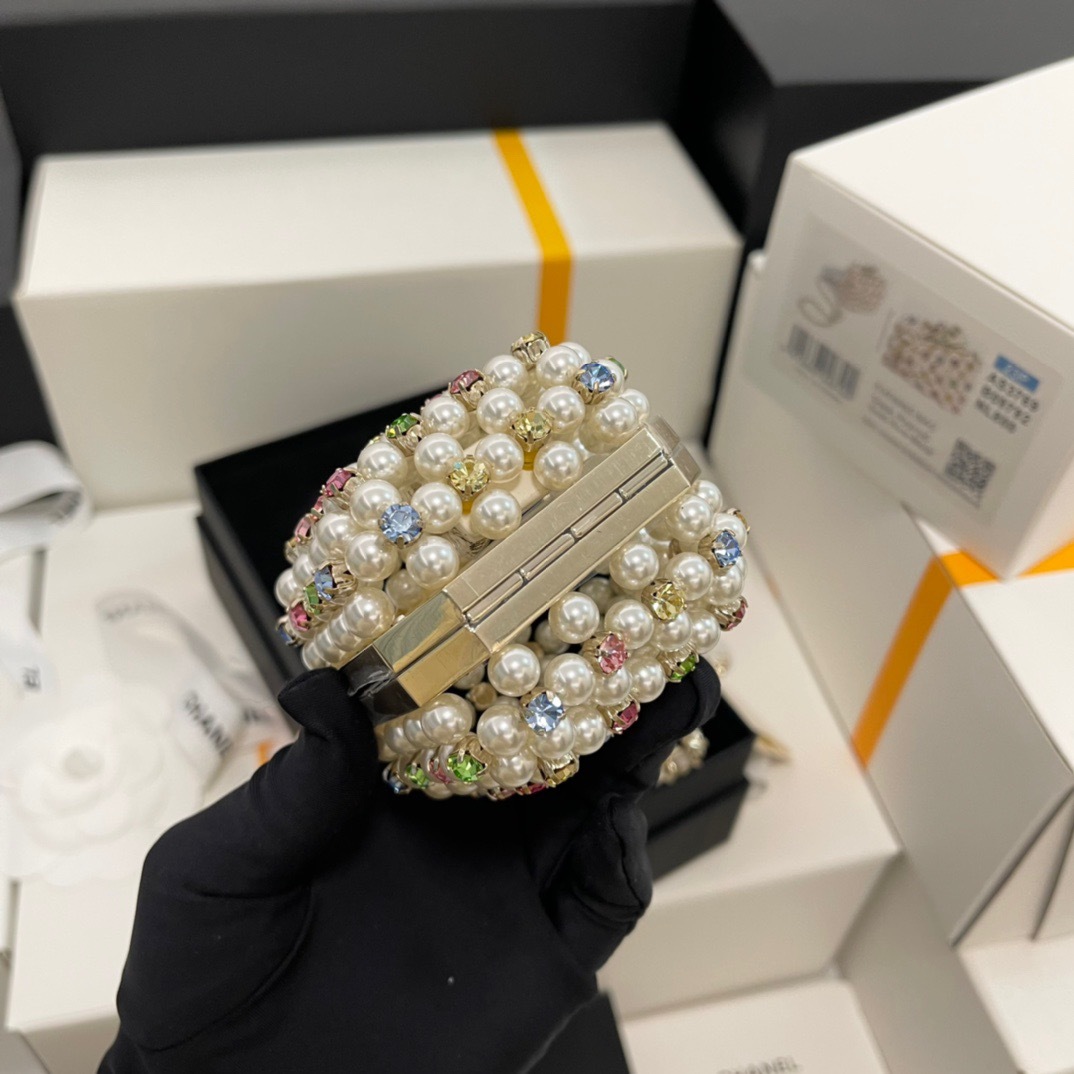 20C15016-F353-41E4-8E14-124793D1BAA7