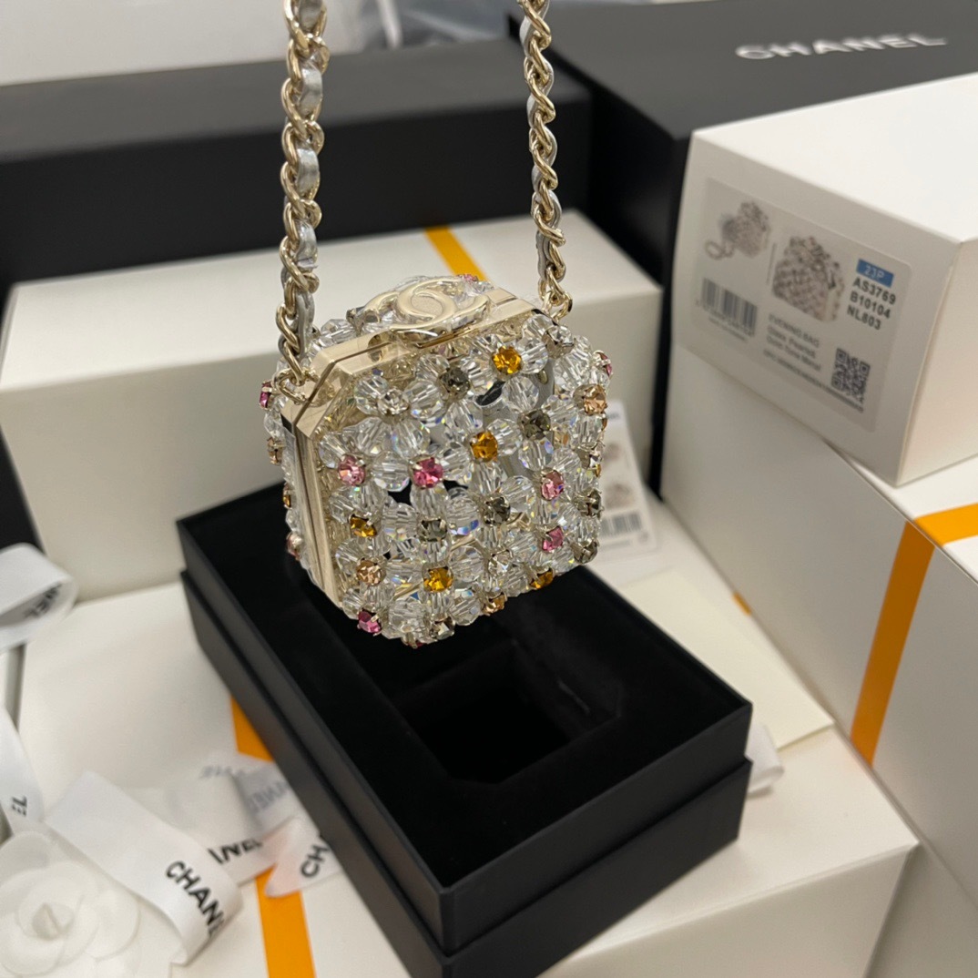 7F873643-791D-4CAA-BA81-9AF22CFBD2E7