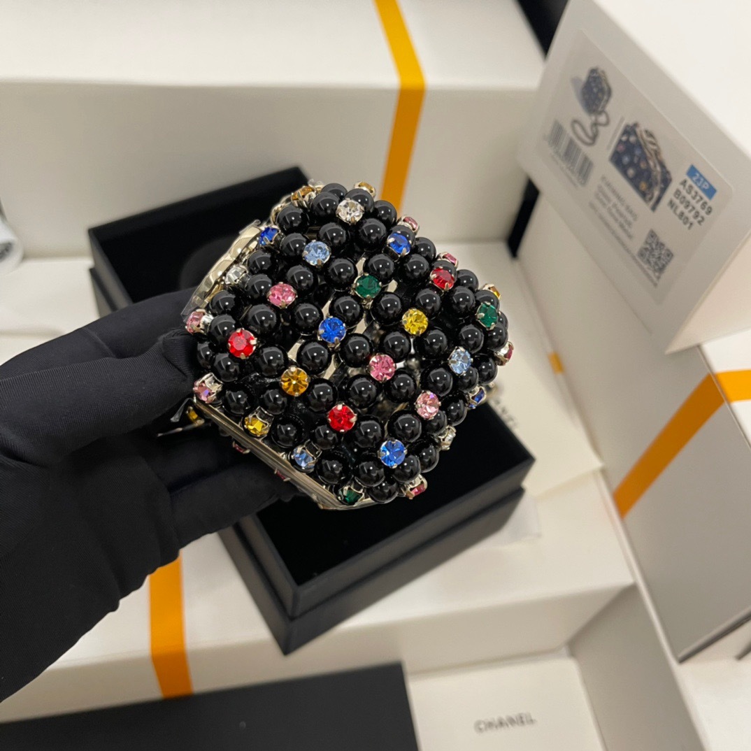 AFA795A3-0B55-4645-B68F-E4B6D70E34DE