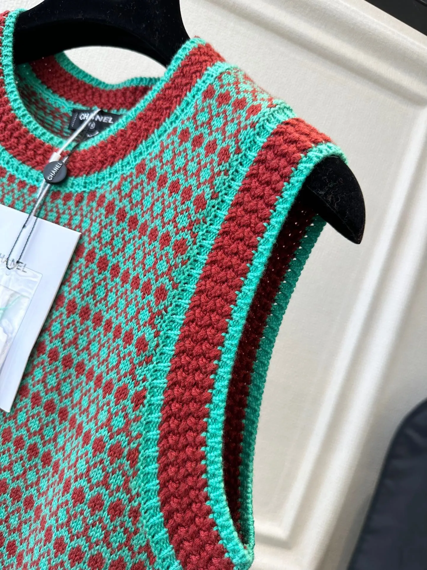 40FFE383-1FCB-4179-9F65-F0FECB12B906