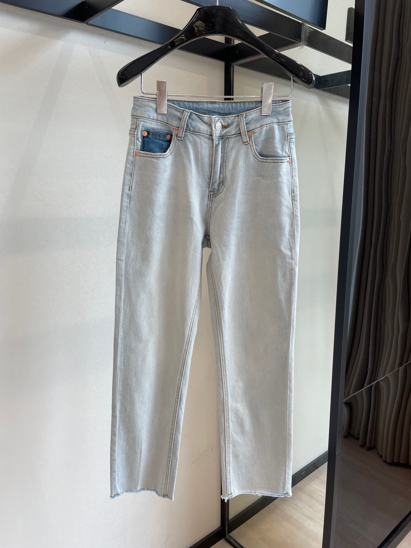 CCD26989-8E50-4817-9CF1-75A5E8706C0D