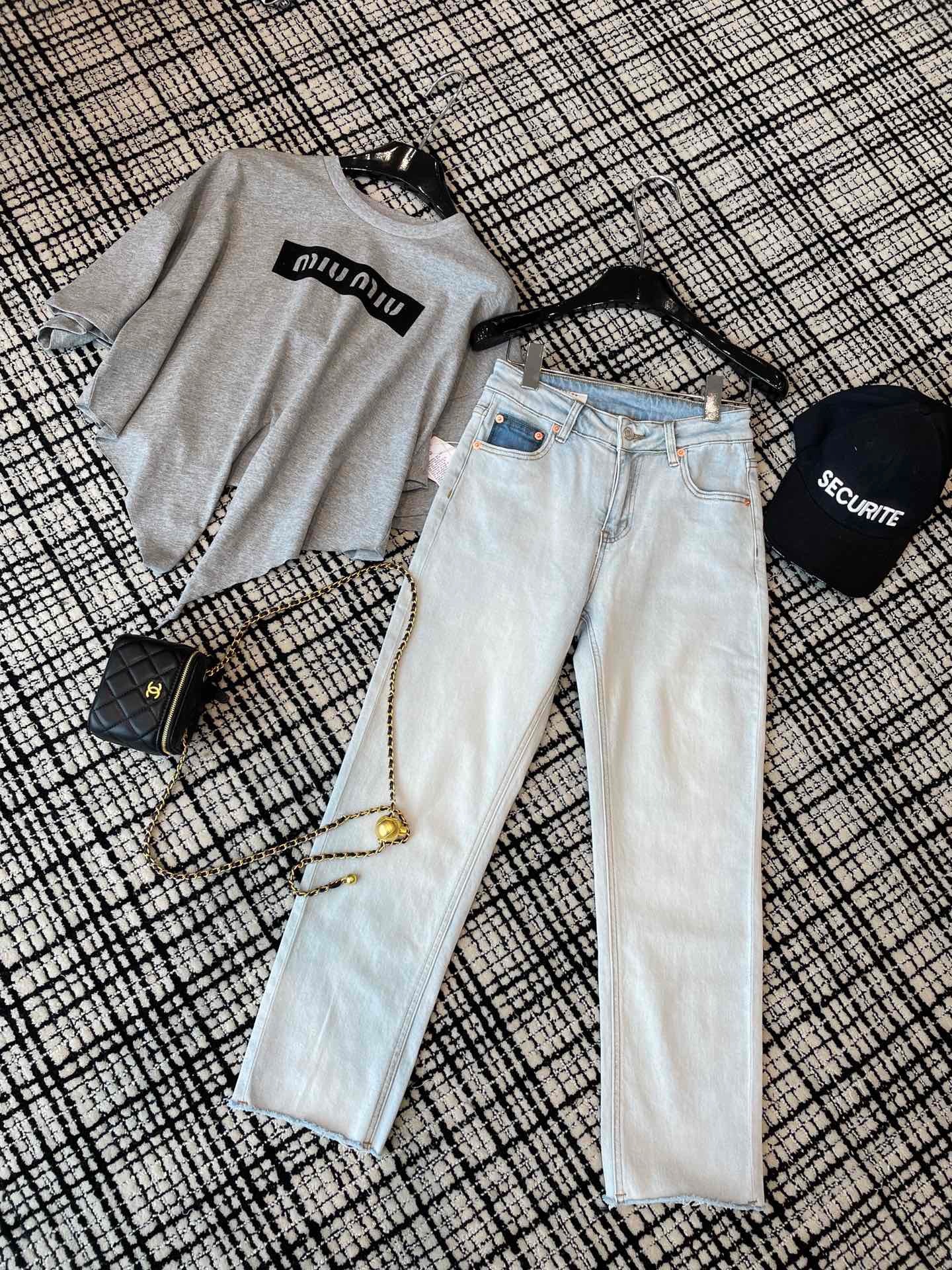 F7E52450-2246-434E-83FC-589B5518446A