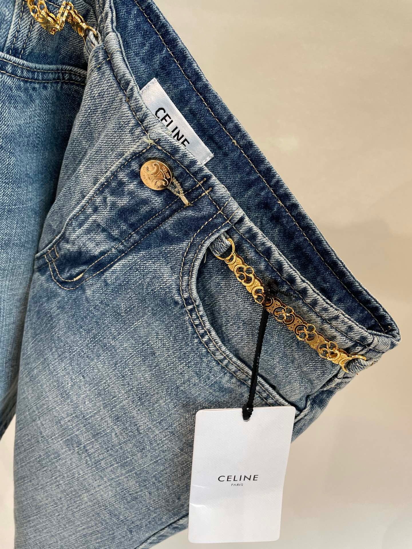 7AF25721-4D70-4435-9A75-11FC410D251A