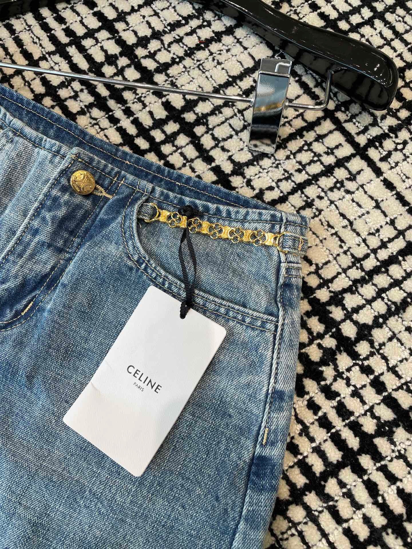 678DC7F4-3247-4768-AE41-923A1C035516