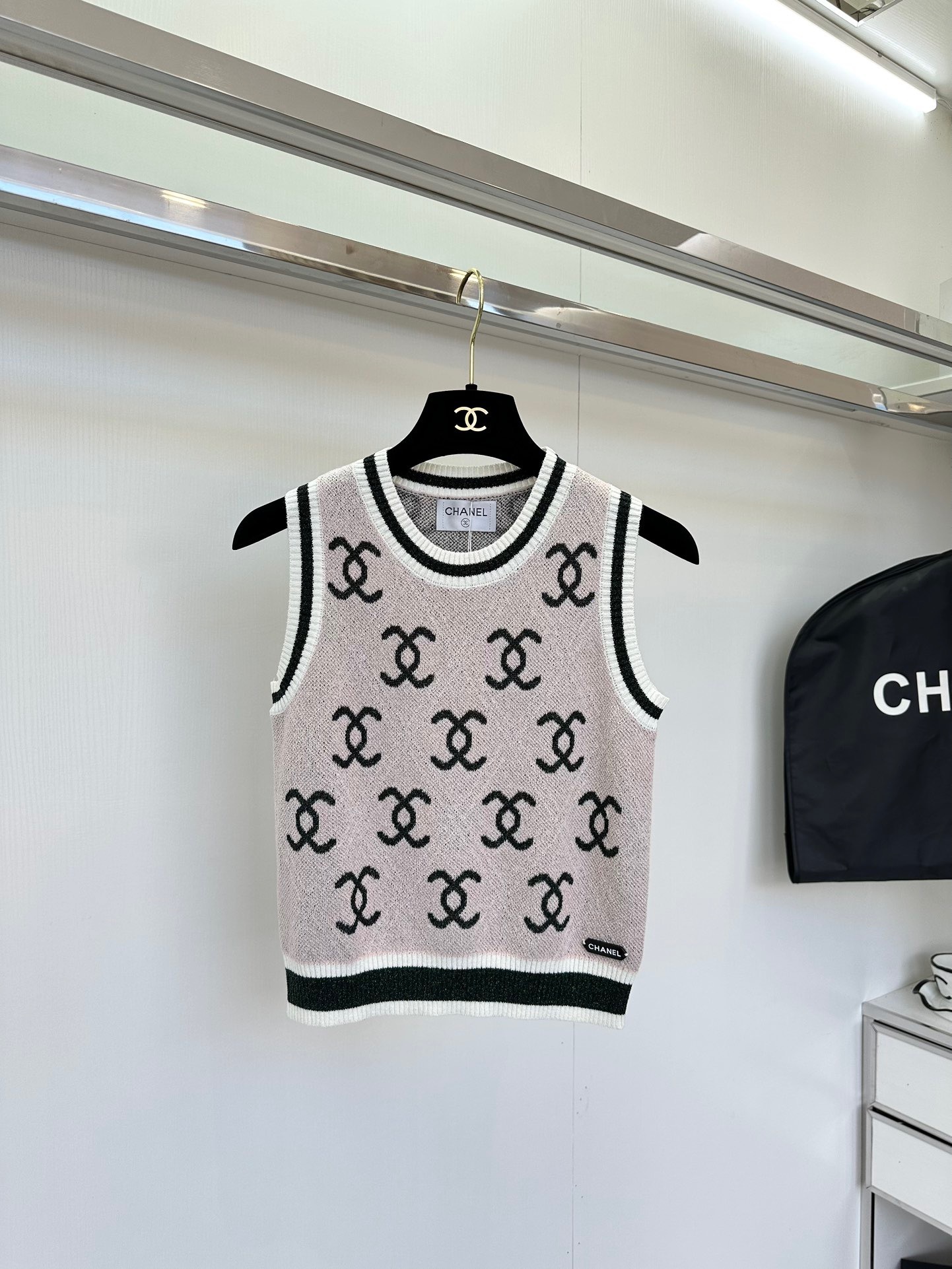 C5FFBB66-C9D8-404B-926D-63148900D379