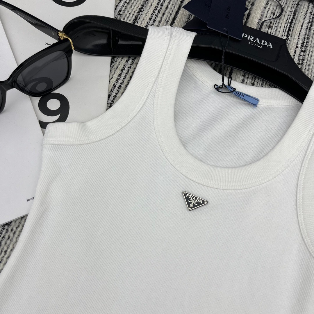 A6D526BF-898D-4A6D-BB6D-C7B62EA7FB2A