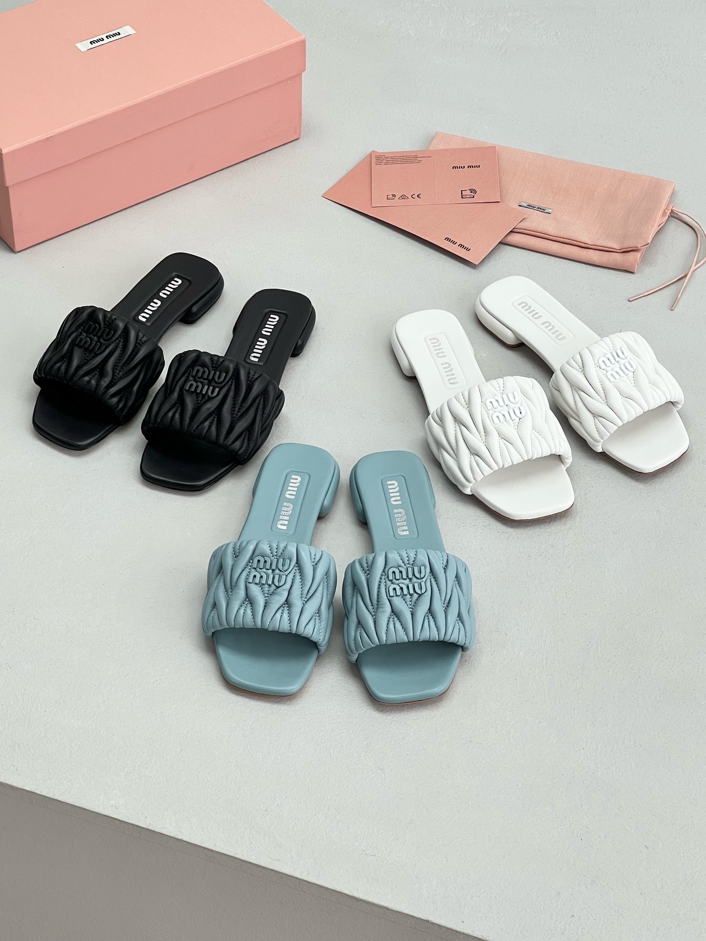 Aka⭐️miumiu ミュウミュウ エナメルパンプス 中古・古着通販】MIU MIU (ミュウミュウ) エナメルパンプス