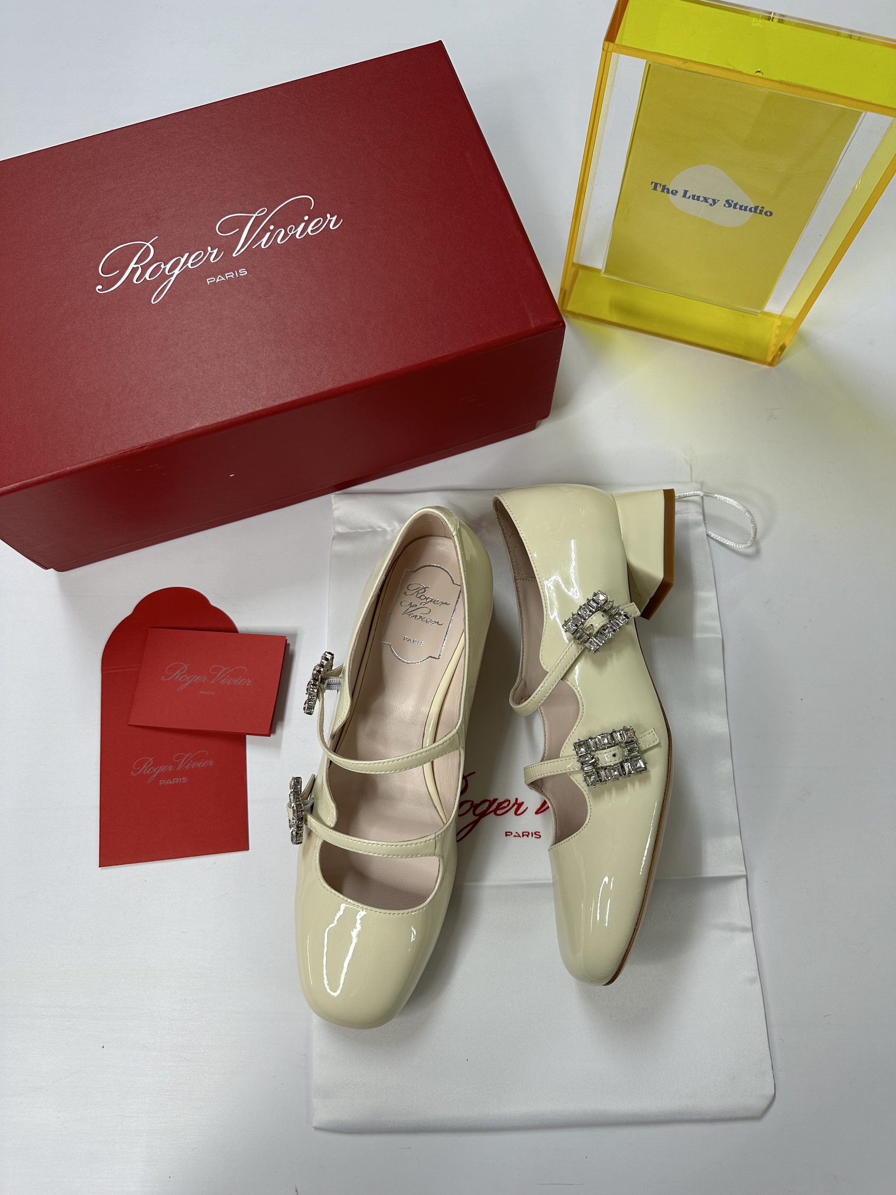 Roger Vivier – Theluxystudio