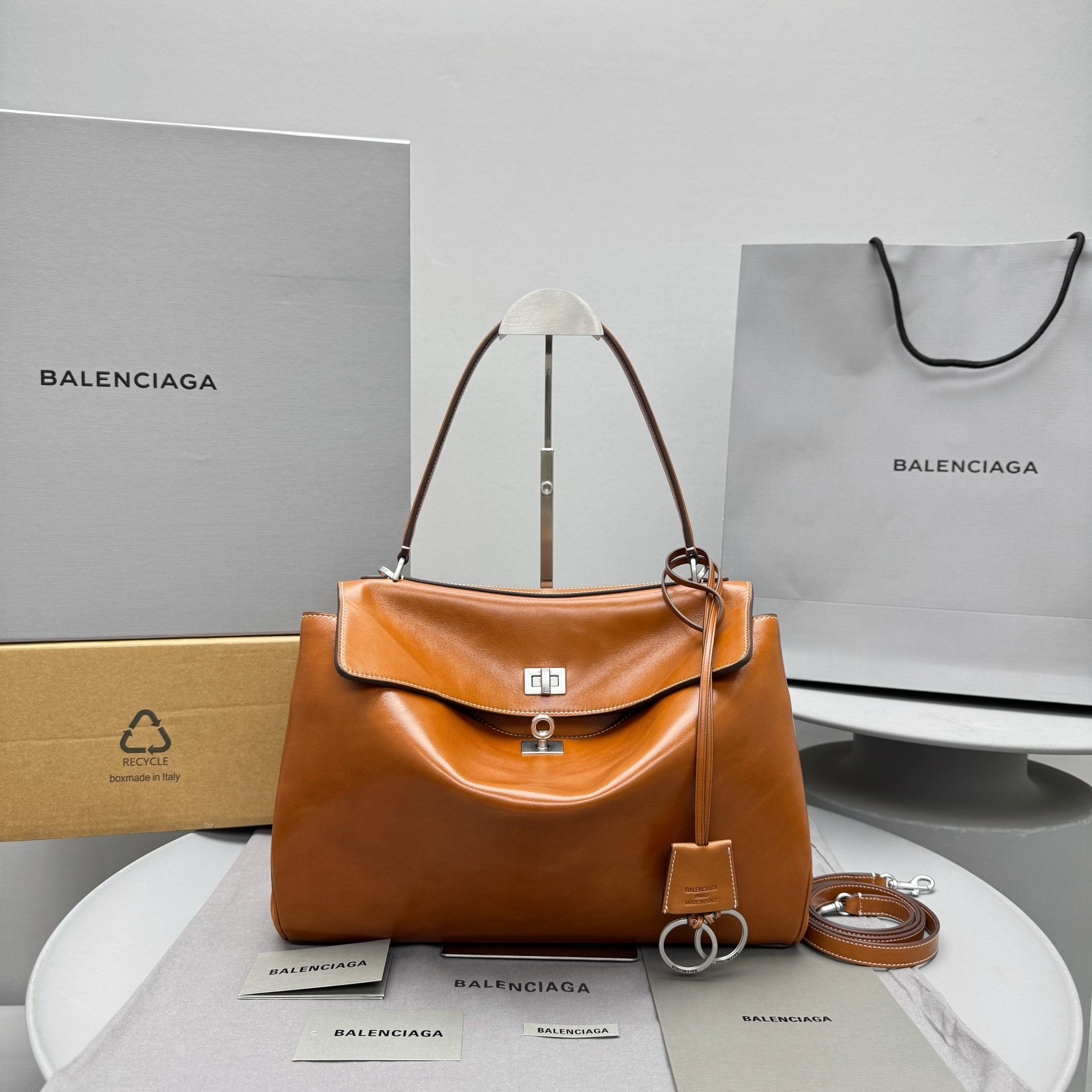 Balenciaga – Theluxystudio