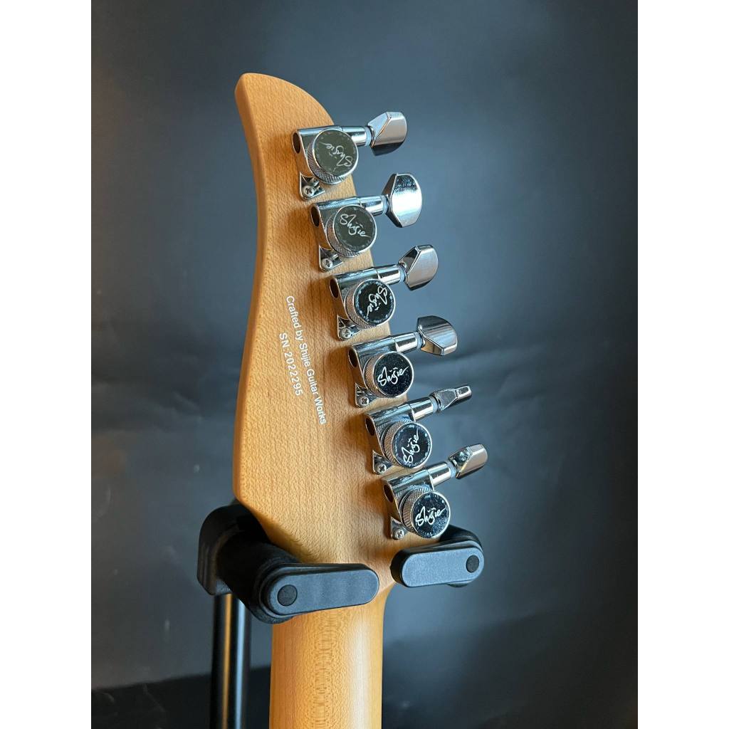 tw-11134207-7rbka-m9znnbyoov6a09