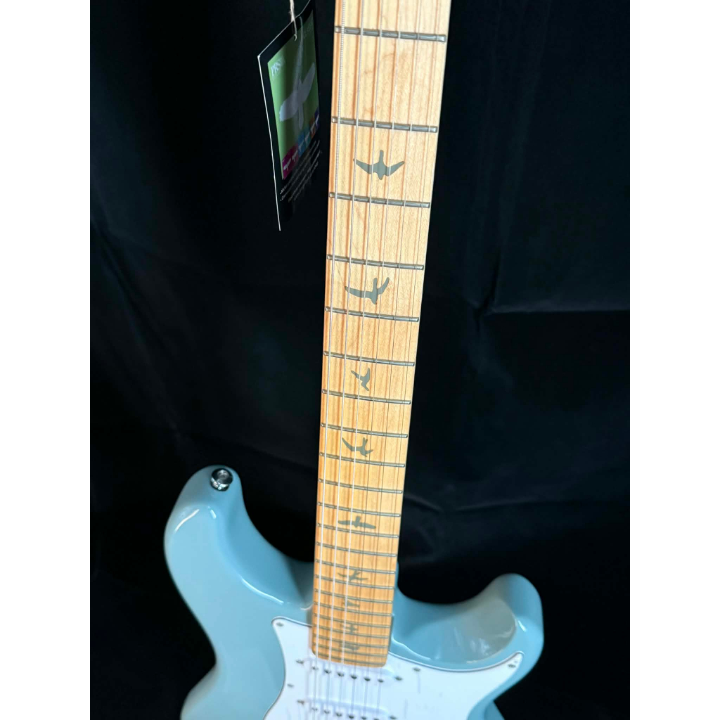 tw-11134207-820l6-mm1i2gc9h43s4b