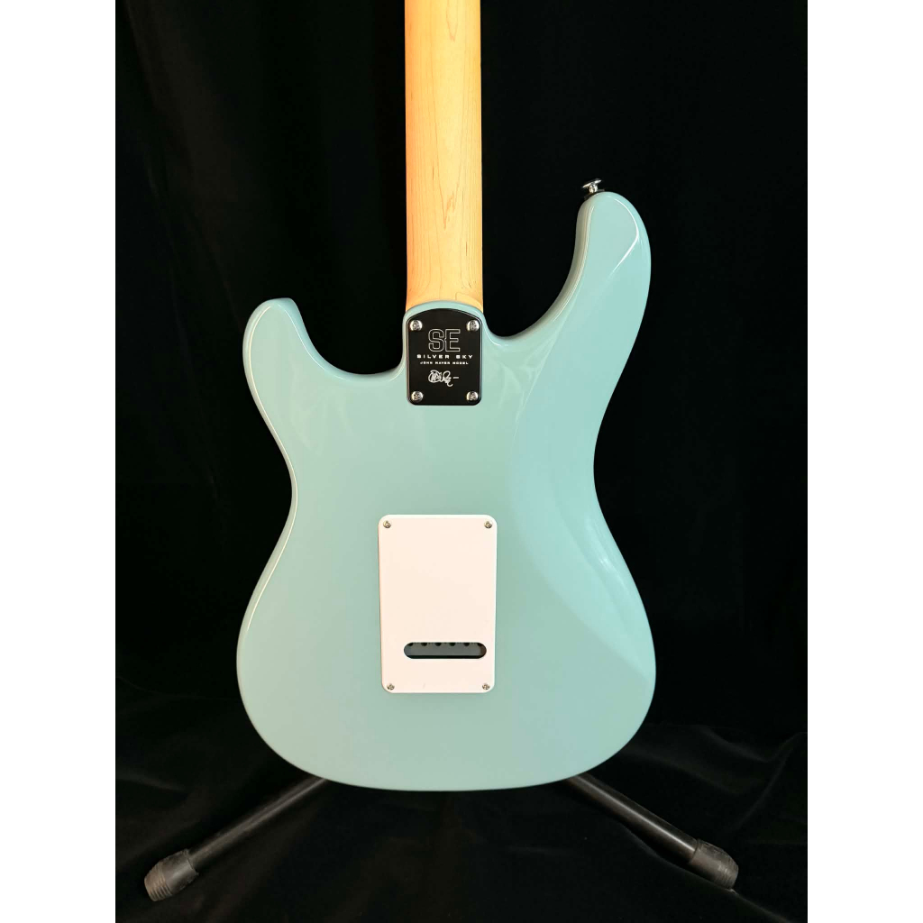 tw-11134207-820l4-mm1i2gc9fpjc2c