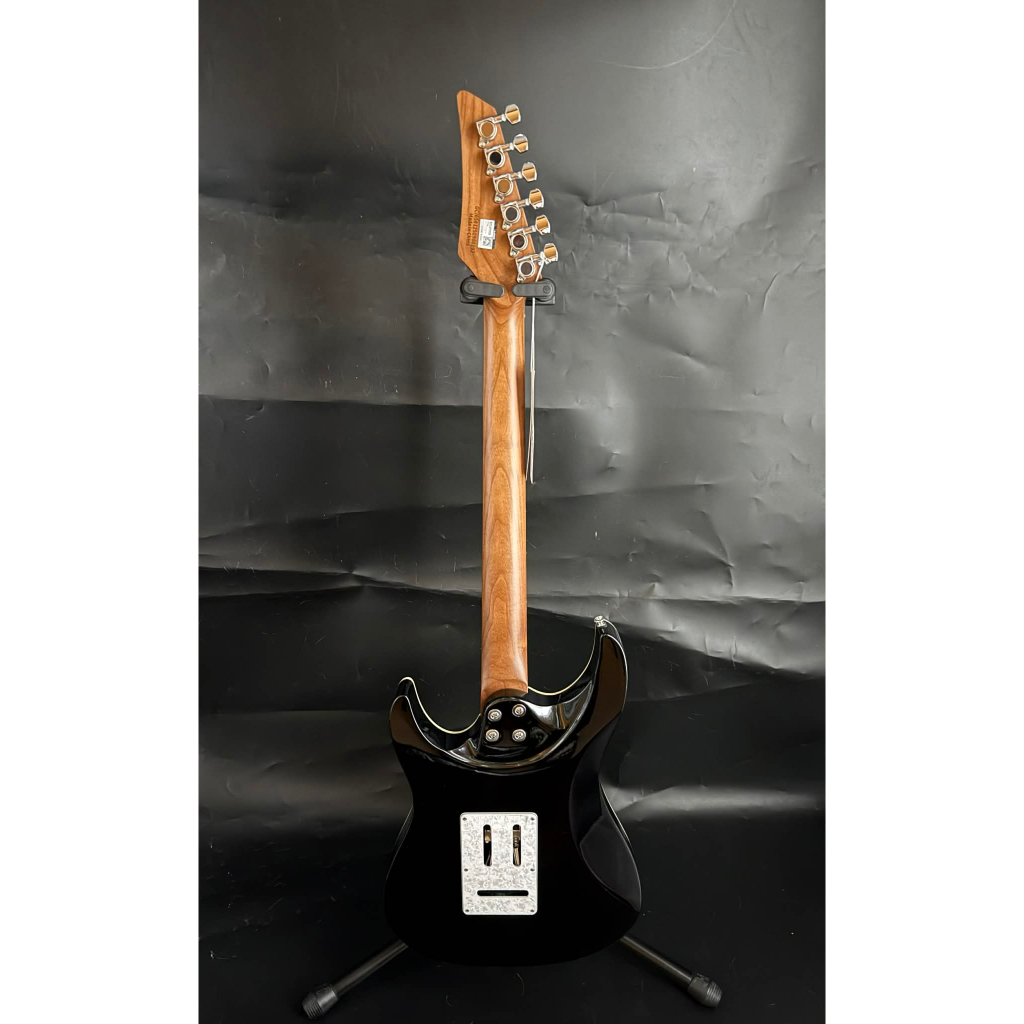 tw-11134207-81ztl-mj8b7elh1q8608