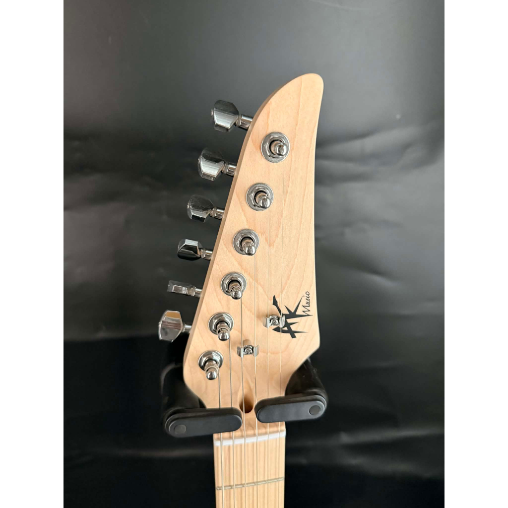 tw-11134207-81ztg-mj8amqp7kcnacf