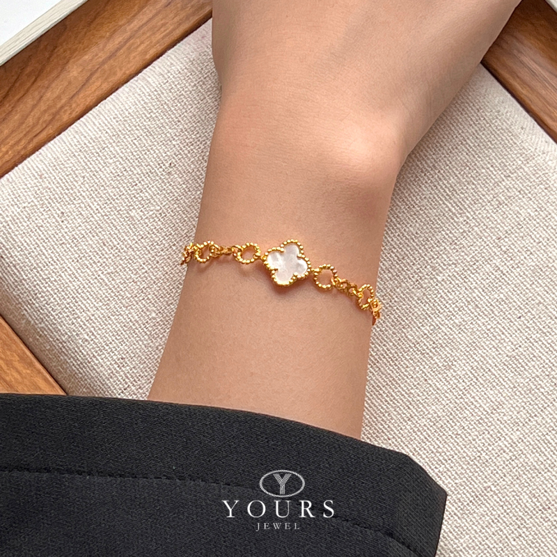 🍀 Get lucky with our 4 leaf clover bracelets! 🍀 Add a touch of charm and  elegance to your style with these beautiful bracelets. ✨ 💻Get it… |  Instagram