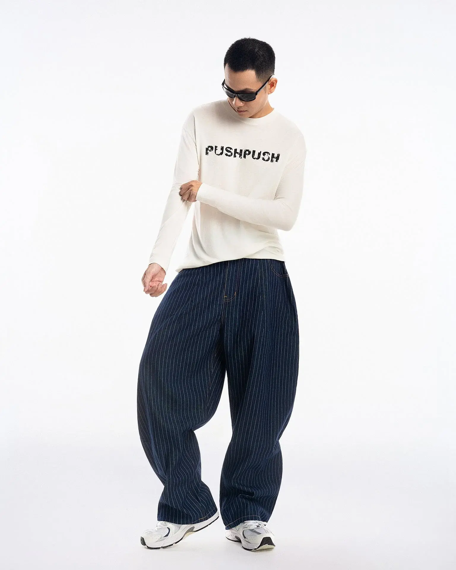 push-push-worldwide-striped-pants-version-2-navy-s-43651682861357_x1920_f4ff7bb9-193c-4e95-b9c2-608a25bbf3a0.jpg