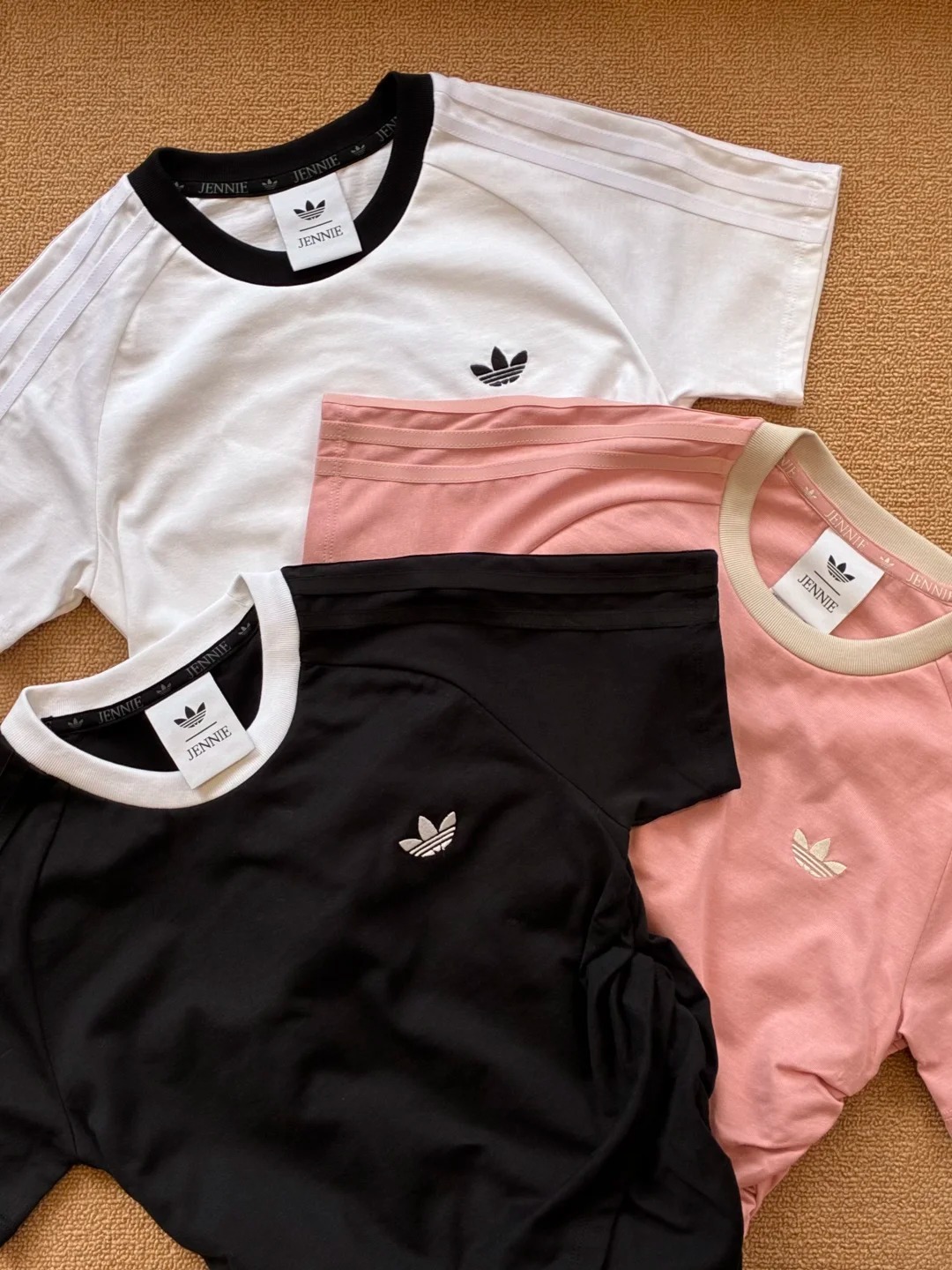 adidas × JENNIE联名这套太戳女生🥰_1_adidas 广州天河城三叶草FDD_from rednote web