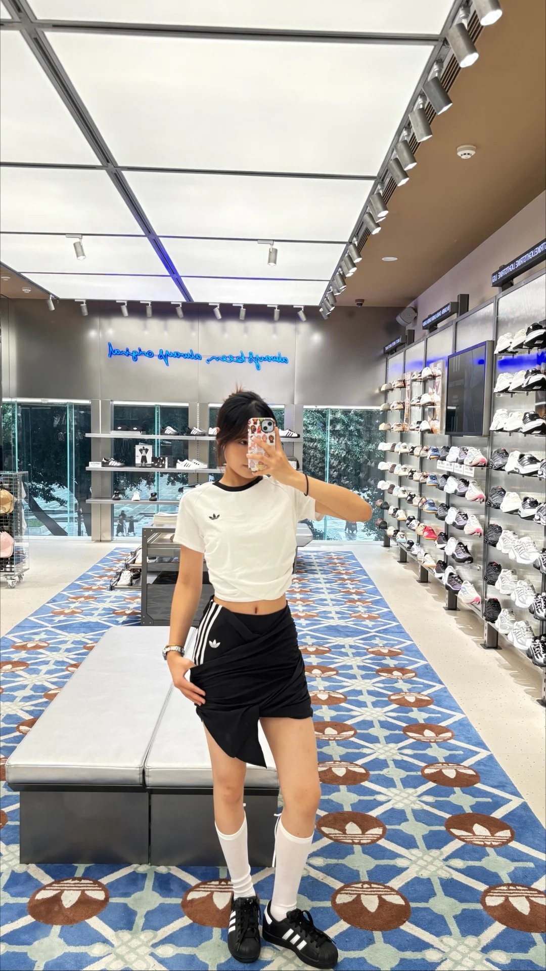 Jennie联名系列这套直接焊在身上_5_重庆解放碑新世纪三叶草FDD_from rednote web