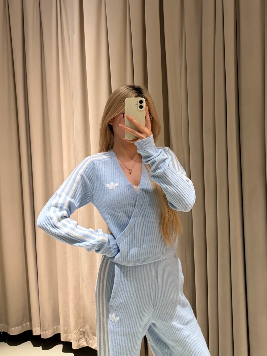 JENNIE联名合集✨你最喜欢哪套妮味穿搭🖤_5_广州太古汇adidasOriginals_from rednote web