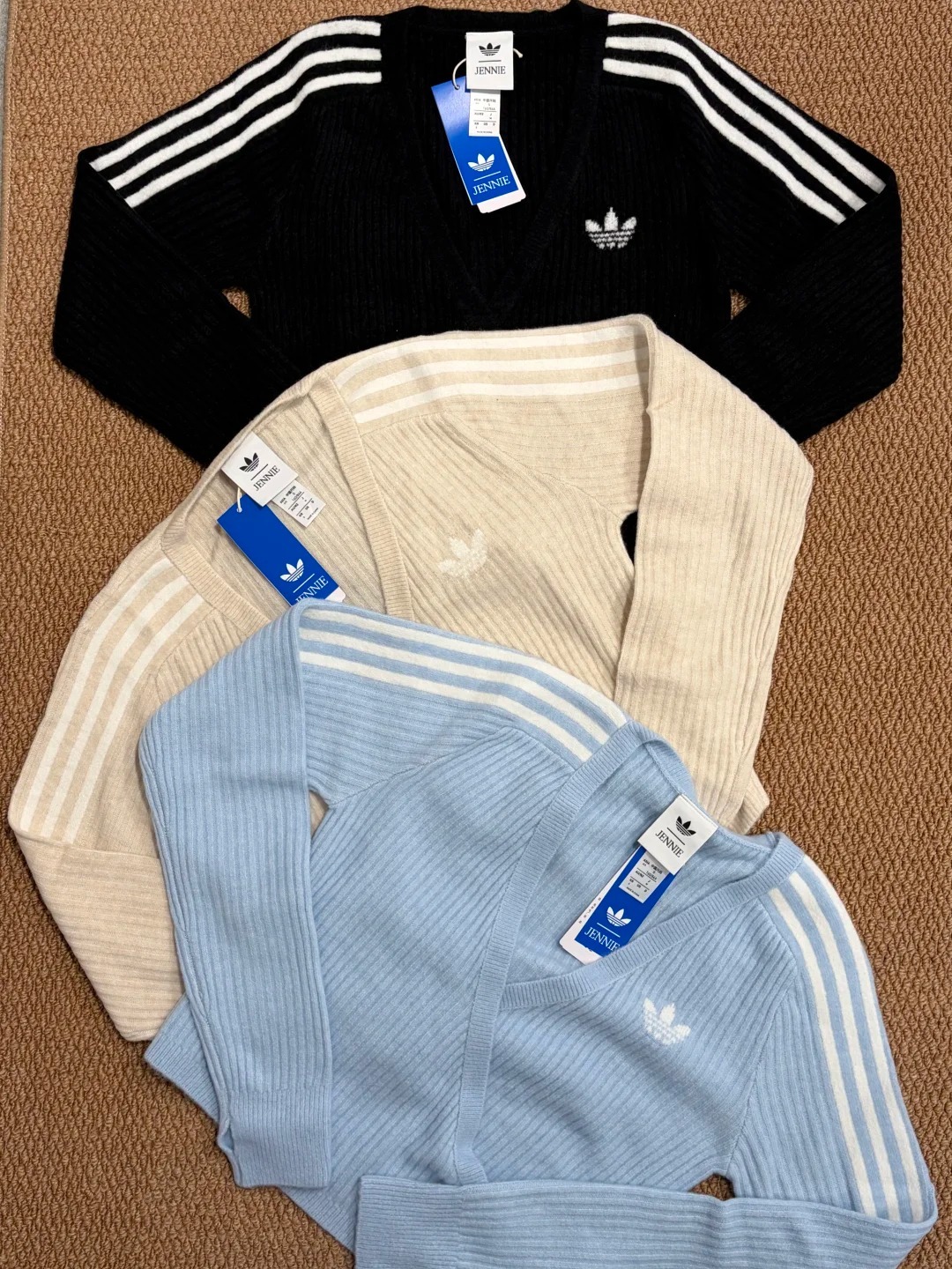 JENNIE三叶草联名系列！全新亮相🖤_5_广州太古汇adidasOriginals_from rednote web