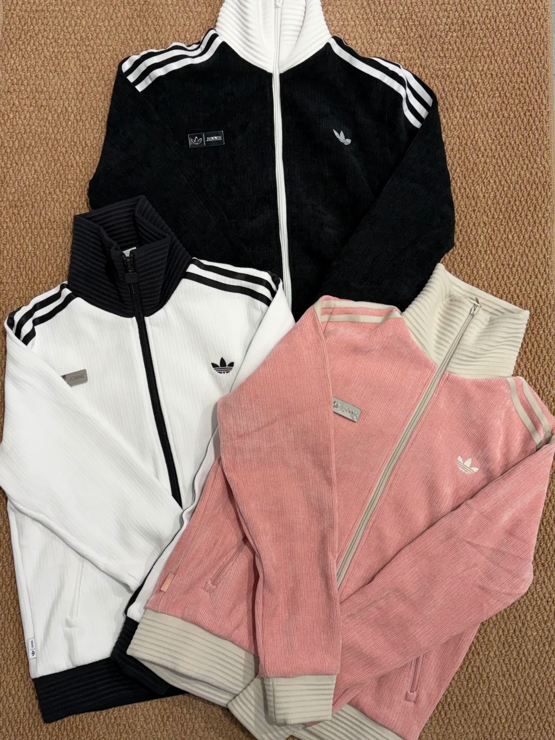 JENNIE三叶草联名系列！全新亮相🖤_3_广州太古汇adidasOriginals_from rednote web
