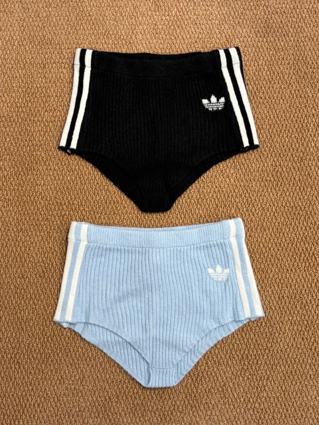 JENNIE三叶草联名系列！全新亮相🖤_6_广州太古汇adidasOriginals_from rednote web