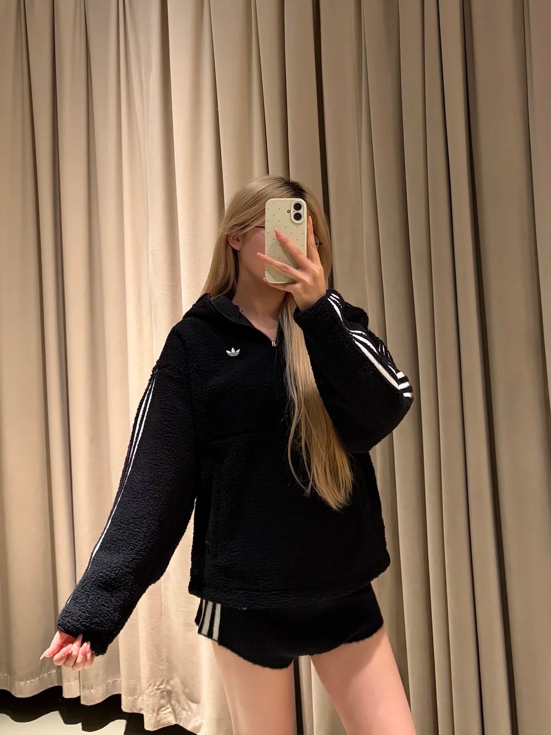 JENNIE联名合集✨你最喜欢哪套妮味穿搭🖤_8_广州太古汇adidasOriginals_from rednote web