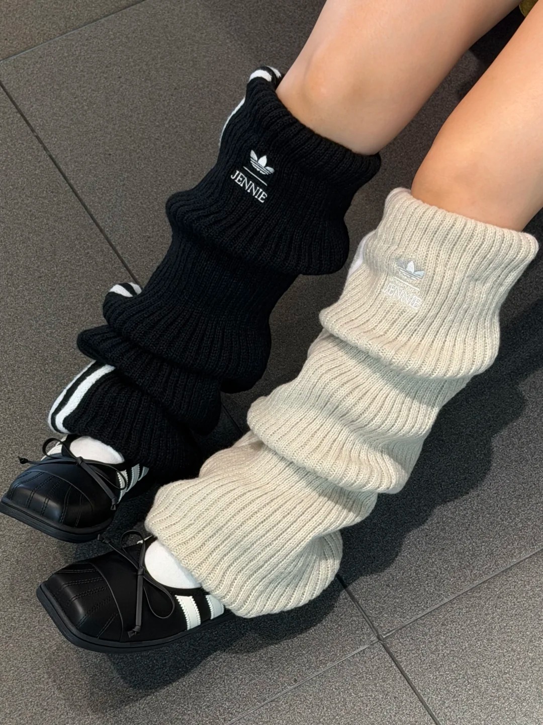谁懂！JENNIE联名腿套太会了_2_adidas_ ChunxiFDD_from rednote web