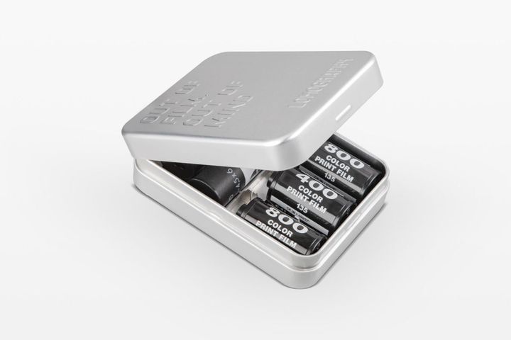 lomo_metal_film_box_quarter-half-open_on-grey_01