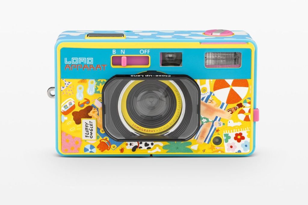 lomoapparat__fluffy__front__closed-up-lens__on-grey_1__1