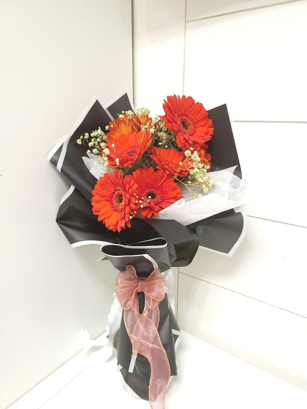 Elegant Red Gerbera Bouquets