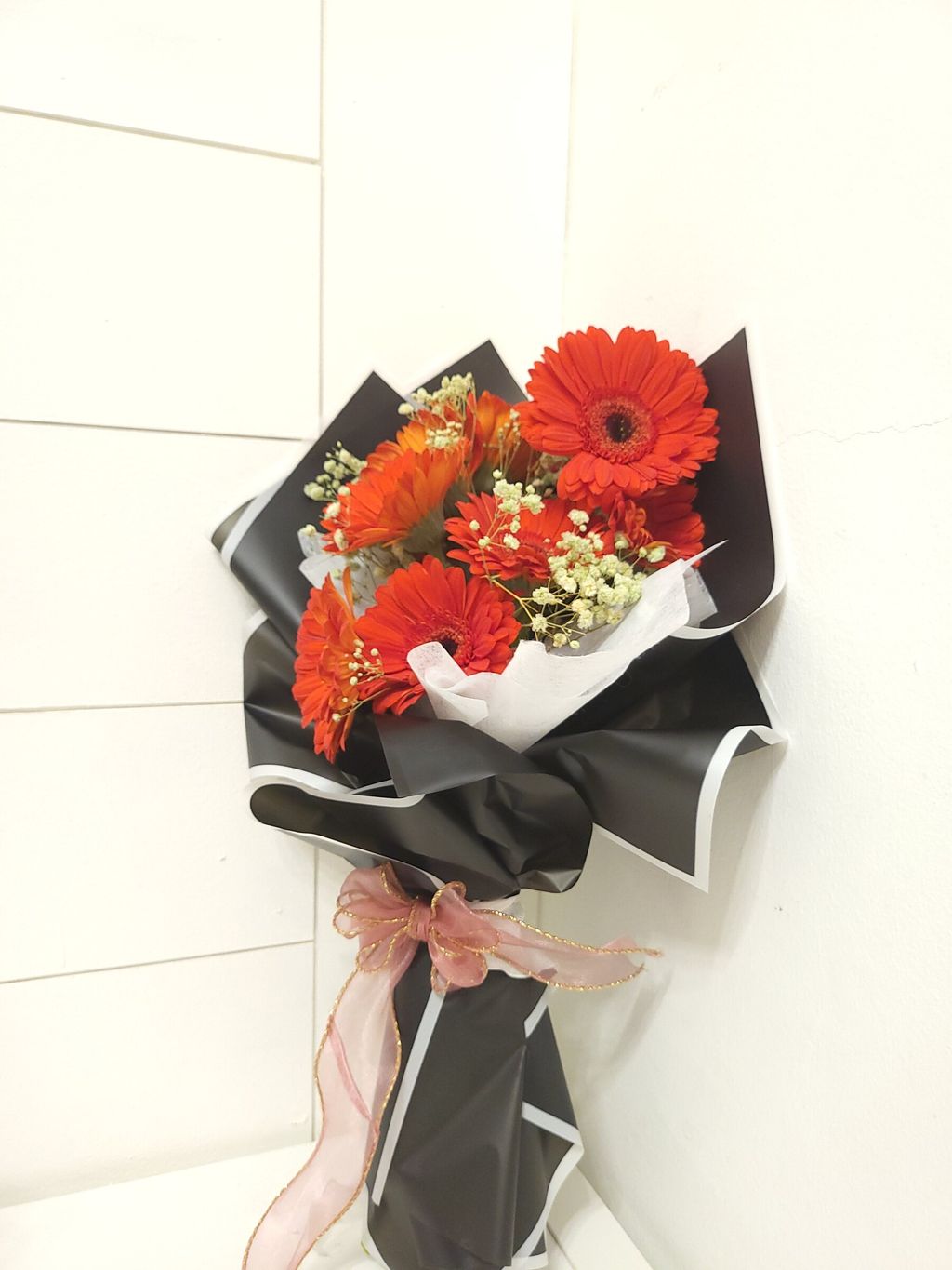 Elegant Red Gerbera Bouquets