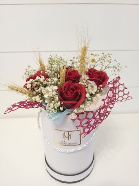 Amour Infinity Rose Hat Box Bouquets