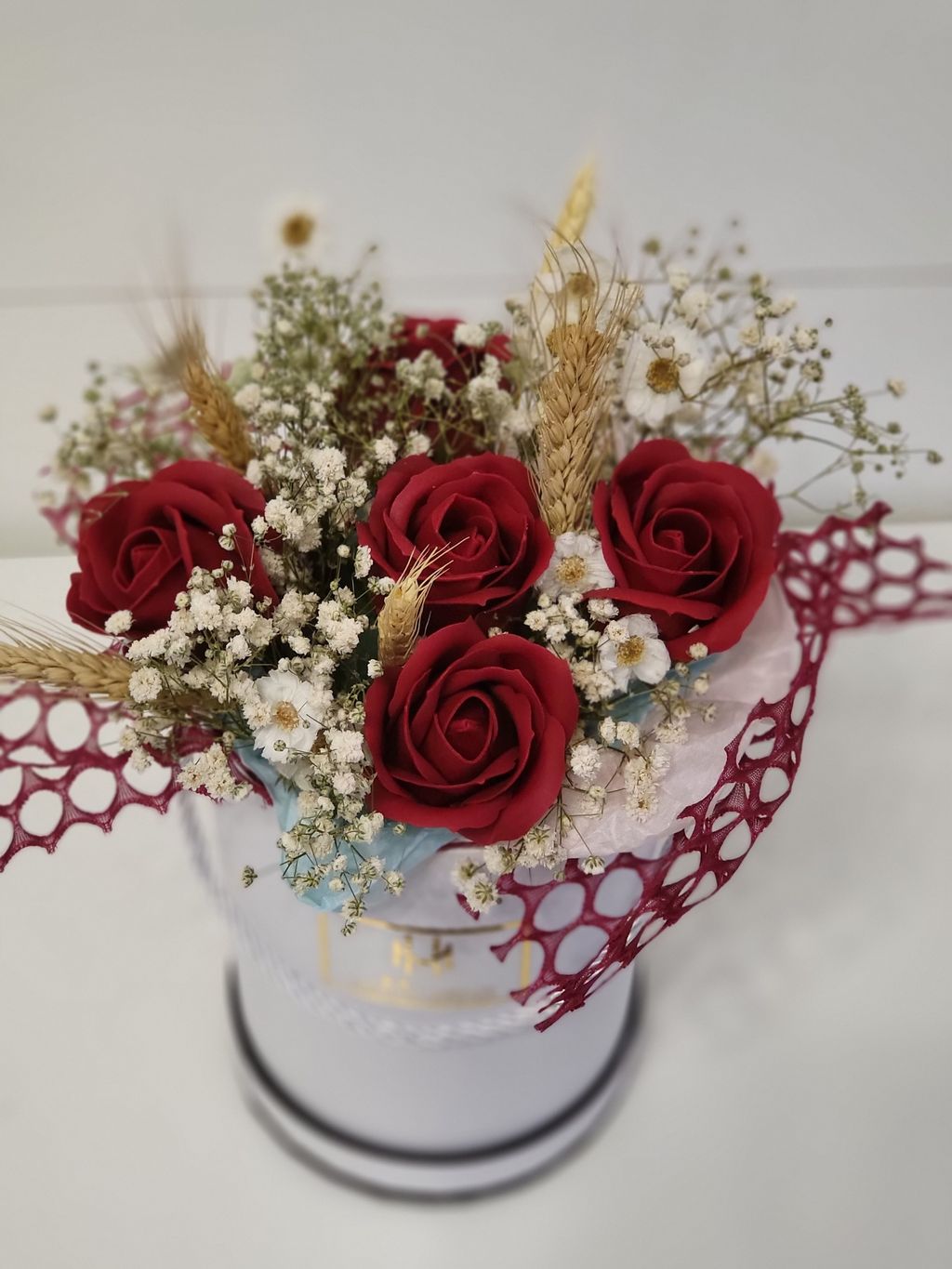 Amour Infinity Rose Hat Box Bouquets