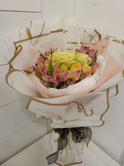 Garden Secrets Hybrid Tea Rose Bouquets