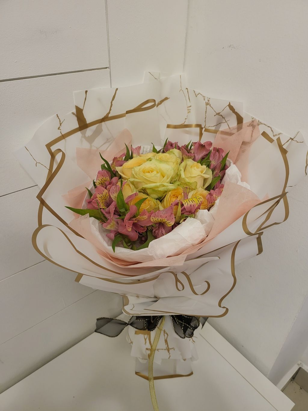 Garden Secrets Hybrid Tea Rose Bouquets