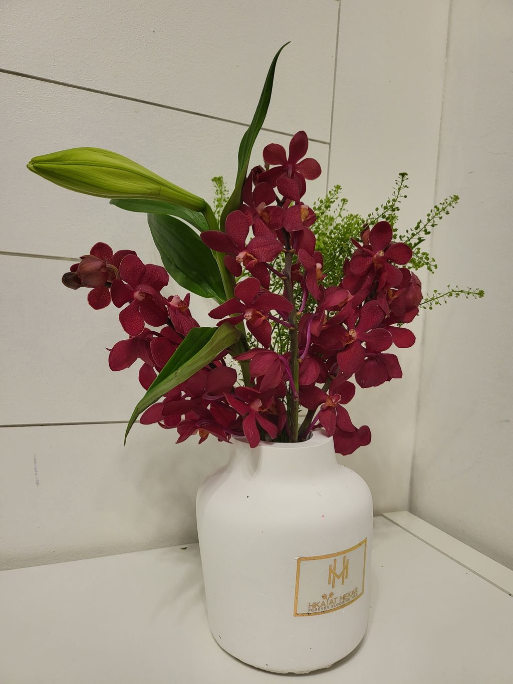 Red Mokara Bouquets With Handmate Ceramic Vase