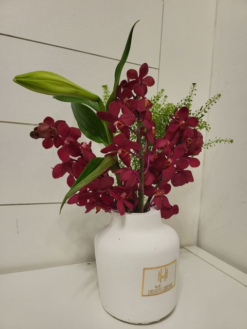Red Mokara Bouquets With Handmate Ceramic Vase