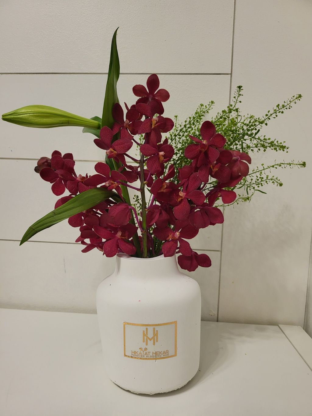 Red Mokara Bouquets With Handmate Ceramic Vase
