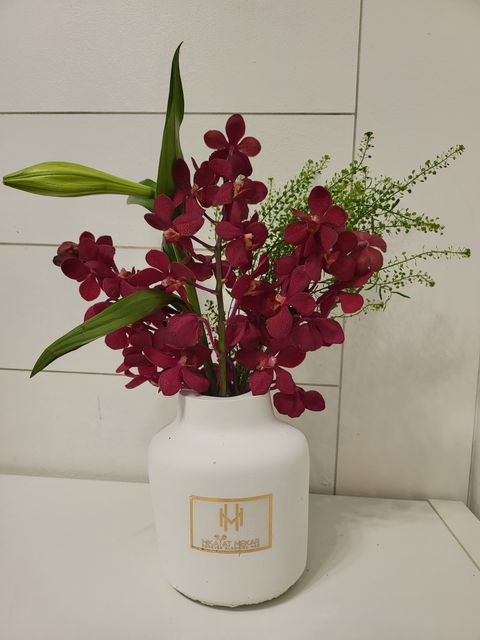 Red Mokara Bouquets With Handmate Ceramic Vase